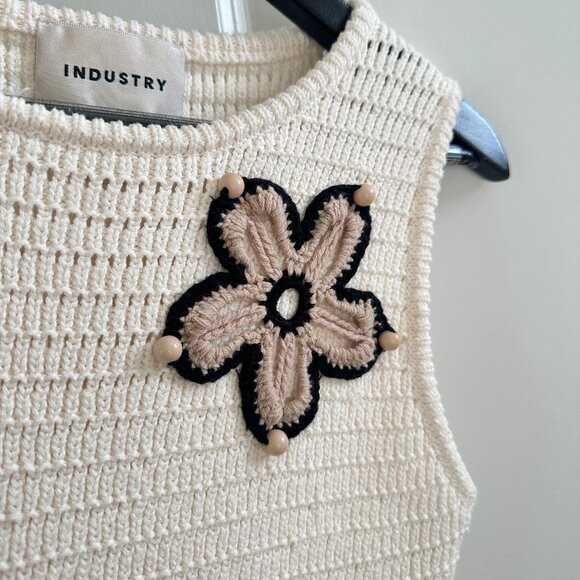 Industry Knit Floral Vest Sleeveless Top in Honest Ivory/Black Sand Size Small - Picture 4 of 6